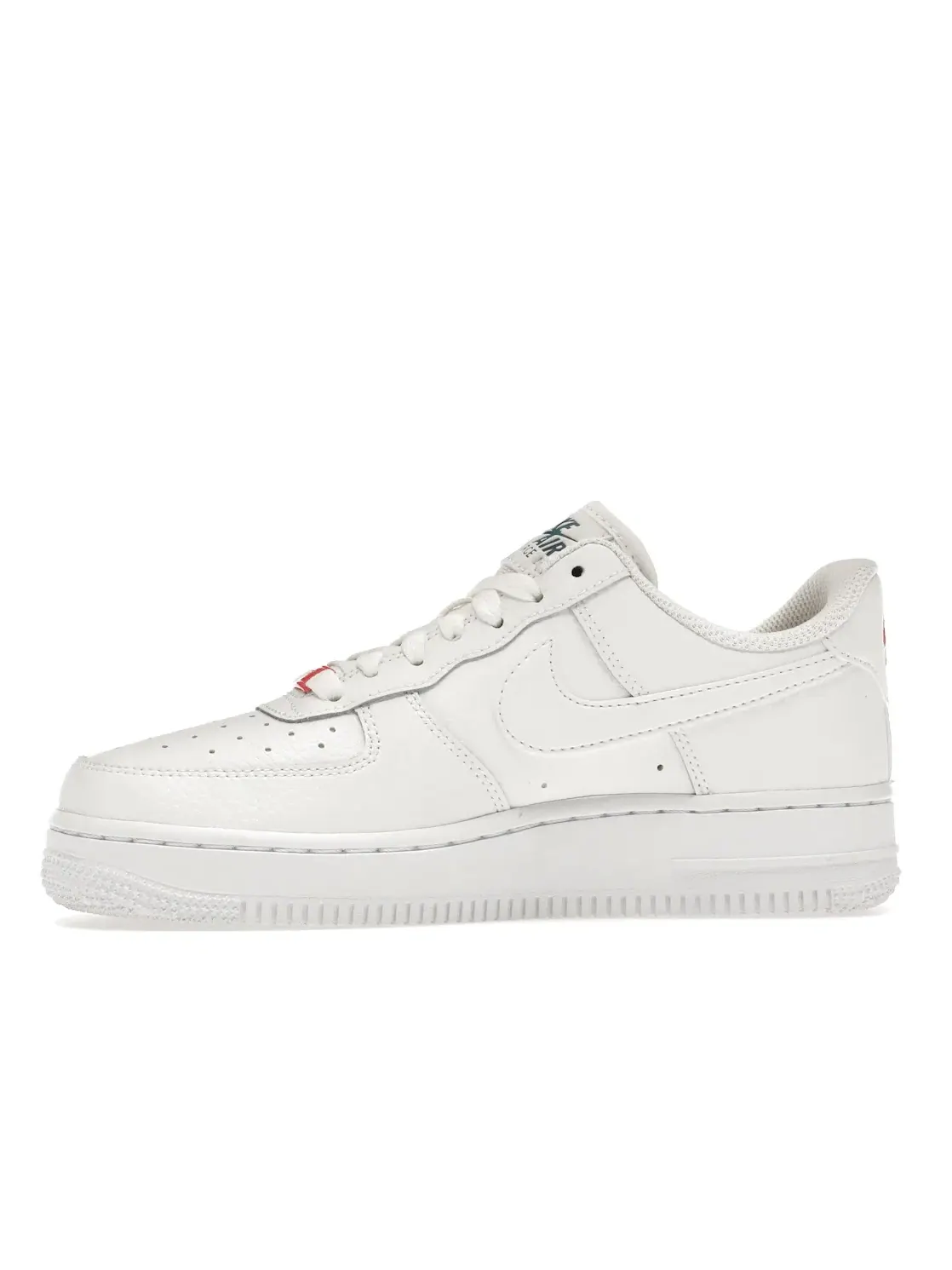 Женские кроссовки с длинным шнурком Nike Air Force 1 Low '07 Essential — изображение 3 из 4, белый/белый/красный