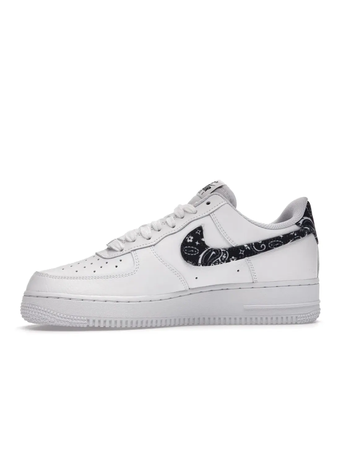 Женские кроссовки с принтом Nike Air Force 1 Low '07 Essential — изображение 2 из 3, белый/черный-белый