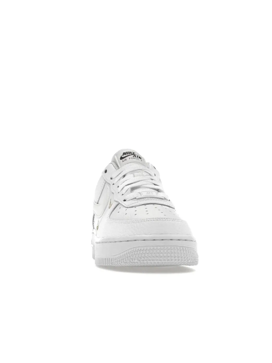 Женские кроссовки с низким силуэтом Nike Air Force 1 Low 07 Essential — изображение 2 из 4