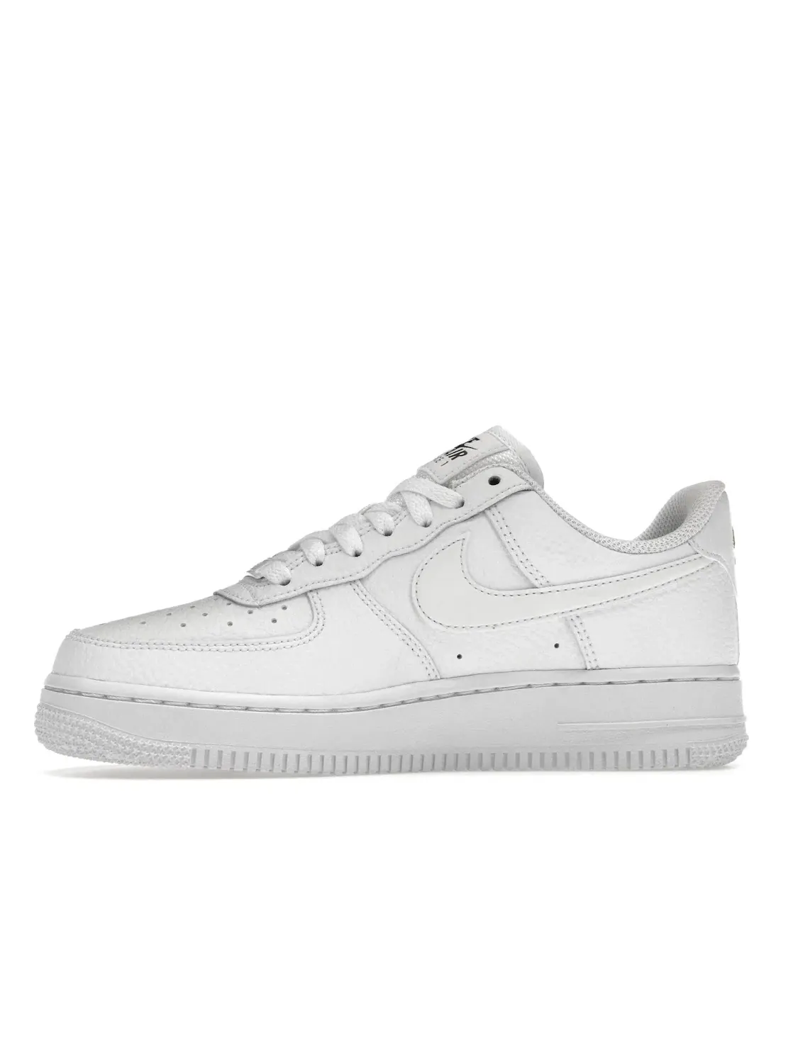 Женские кроссовки с низким силуэтом Nike Air Force 1 Low 07 Essential — изображение 3 из 4