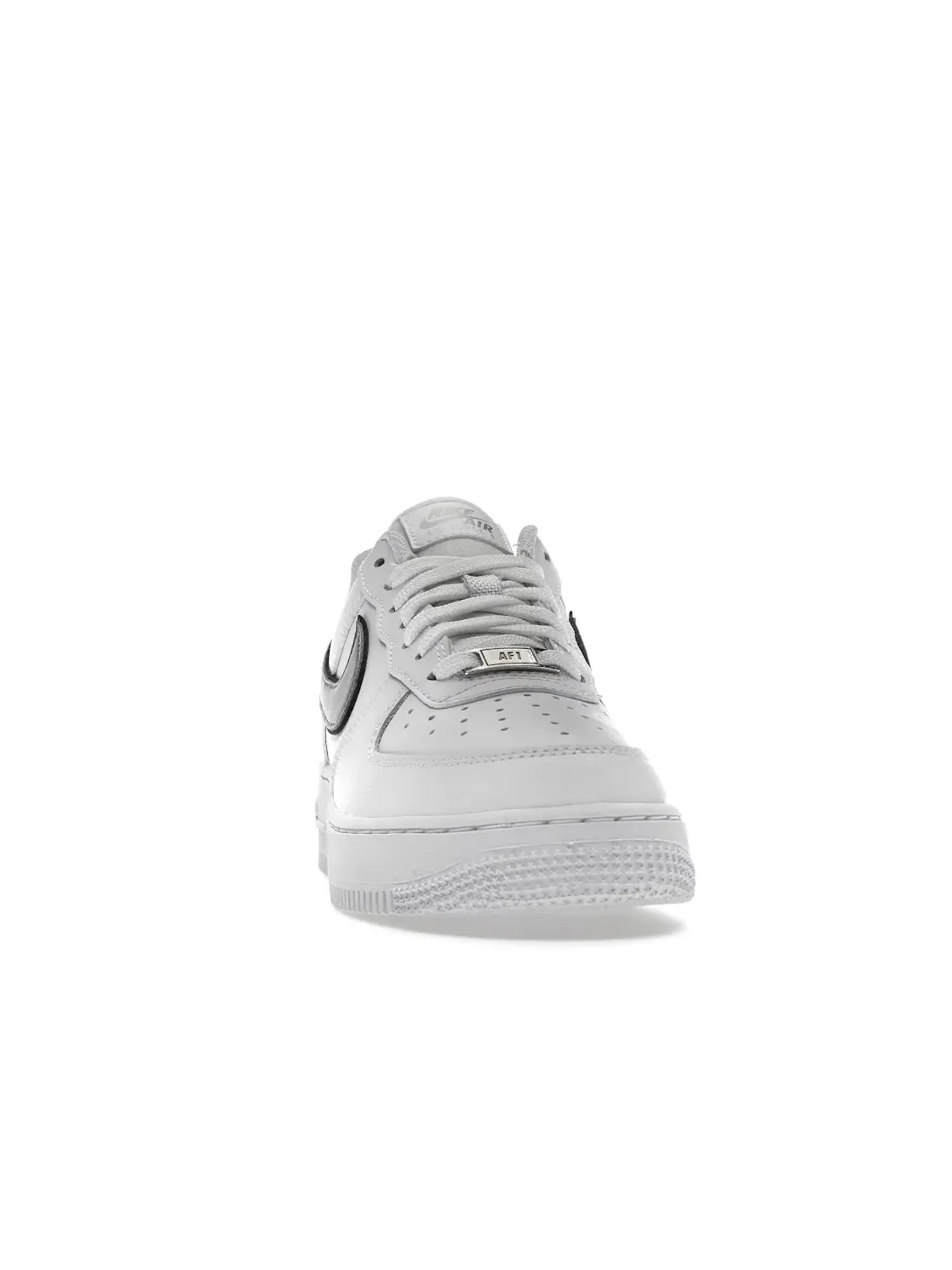 Женские кроссовки для повседневной носки Nike Air Force 1 Low '07 Essential Nike — изображение 2 из 4