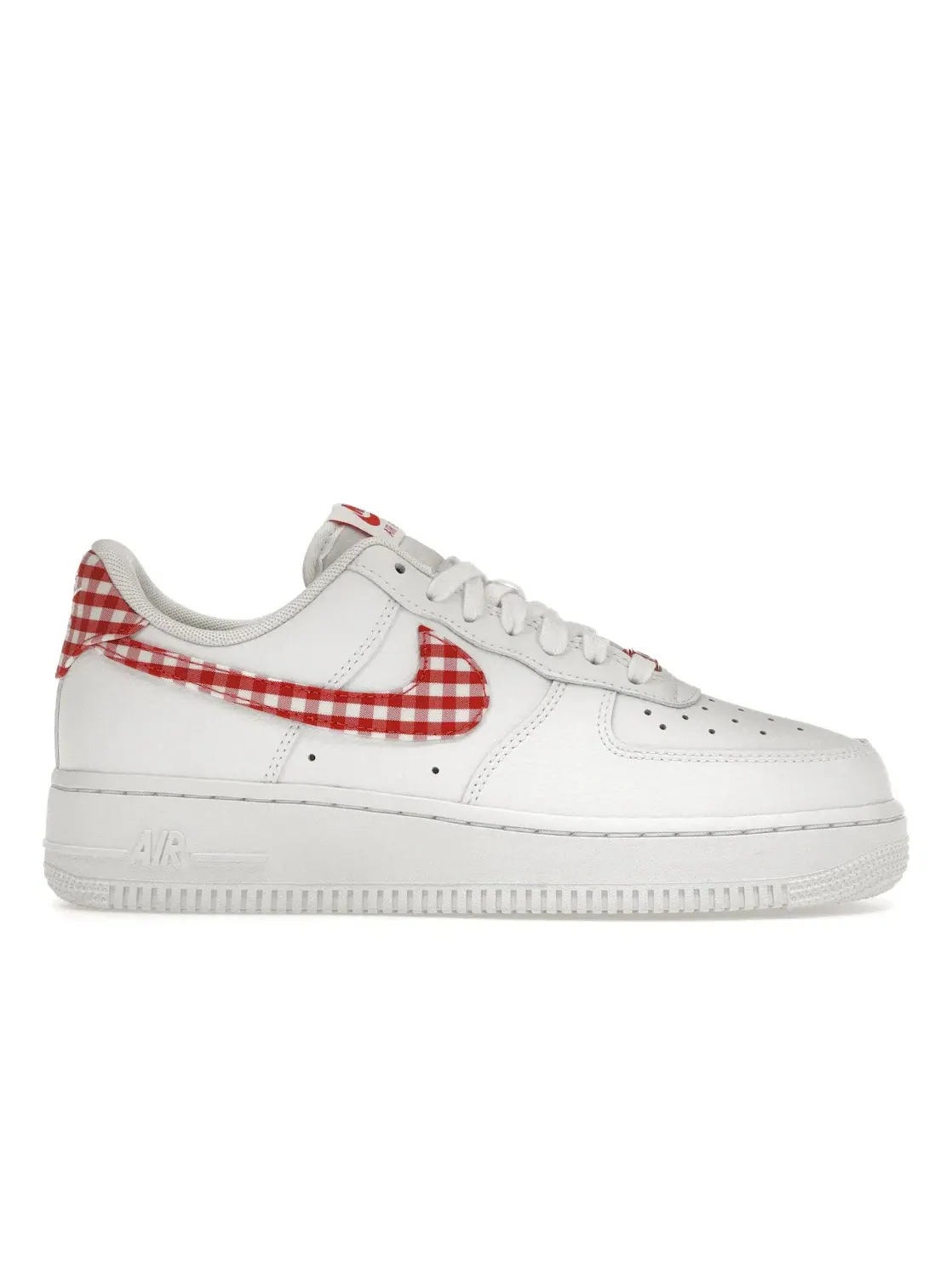 Женские кроссовки Lifestyle Nike Air Force 1 Low '07 Essential — изображение 1 из 4, белый красный