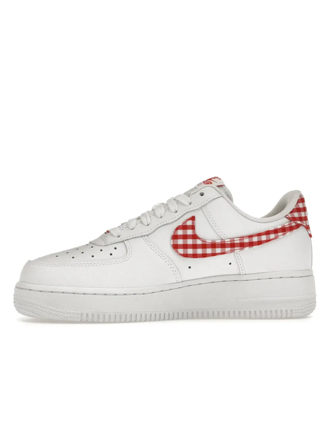 Женские кроссовки Lifestyle Nike Air Force 1 Low '07 Essential — изображение 3 из 4, белый красный