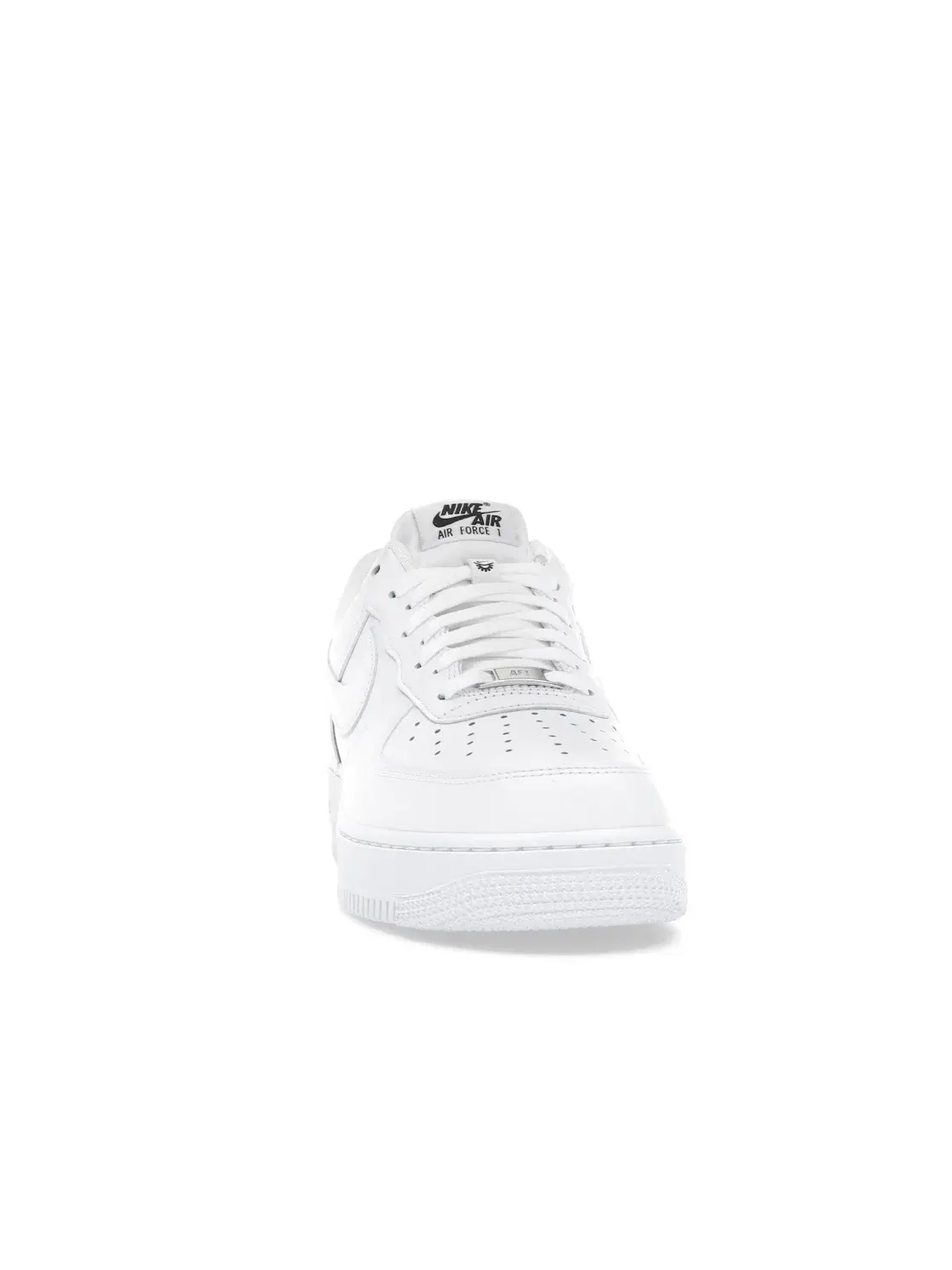 Женские кроссовки Nike Air Force 1 Low '07 Flyease — изображение 2 из 4, белый/белый/белый