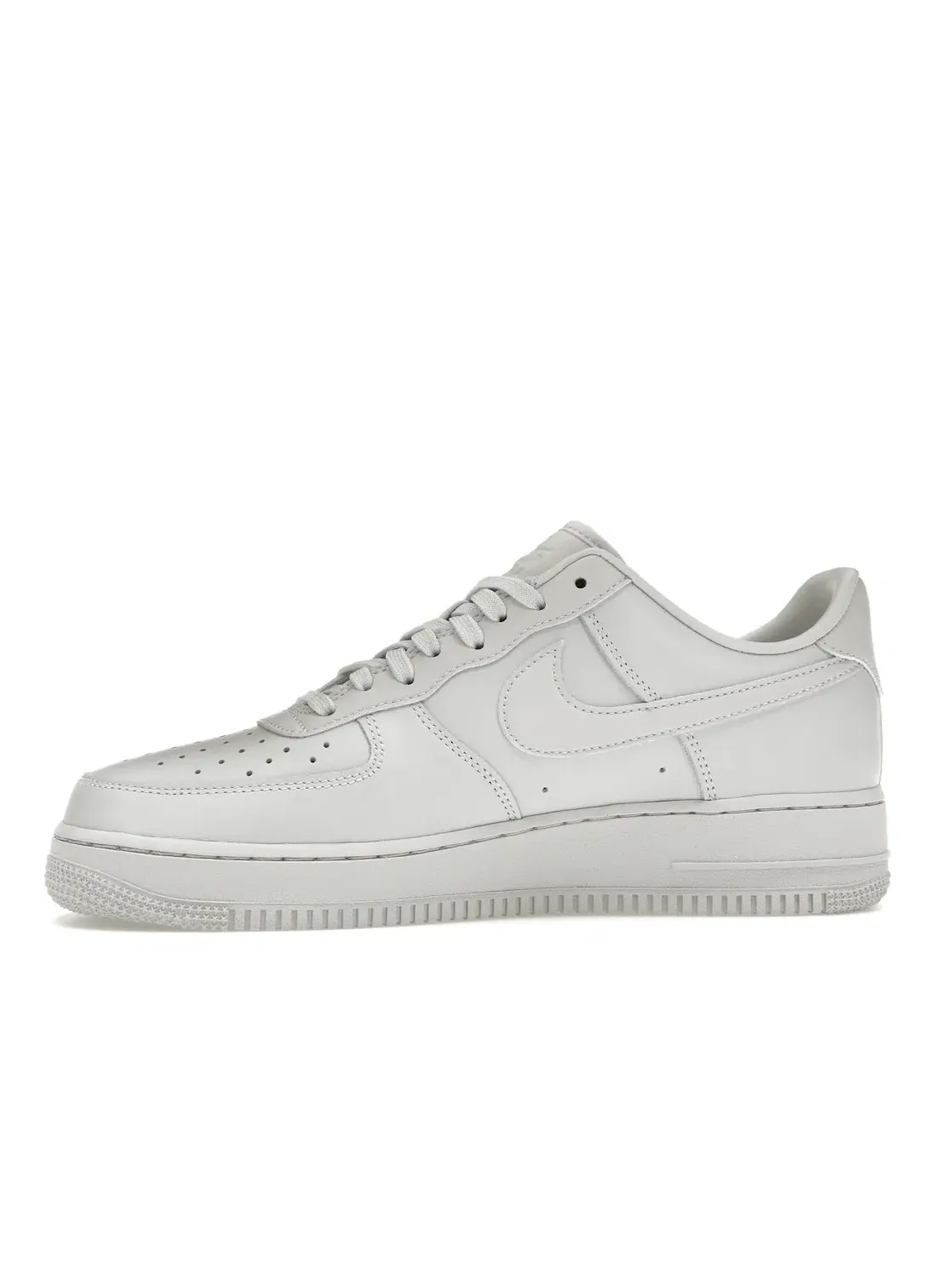 Женские кроссовки с кремостойким покрытием Nike Air Force 1 Low '07, Photon Dust/Photon Dust-Photon Dust — изображение 3 из 4