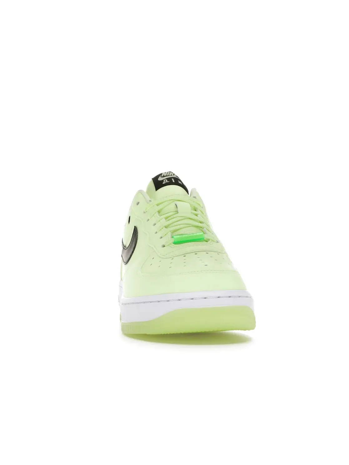 Женские кроссовки с эффектом свечения в темноте Nike Air Force 1 Low '07 — изображение 2 из 4, черный-черный-белый