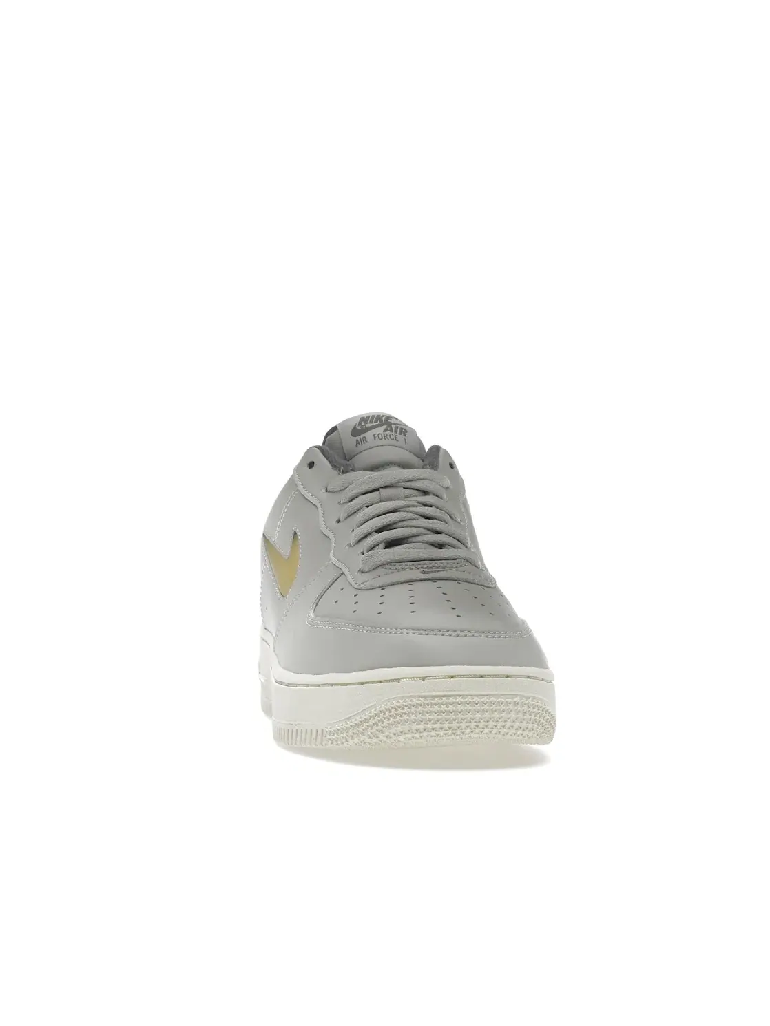 Мужские кроссовки Lifestyle с тисненым логотипом Nike Air Force 1 Low '07 Nike — изображение 2 из 4, белый/бледный
