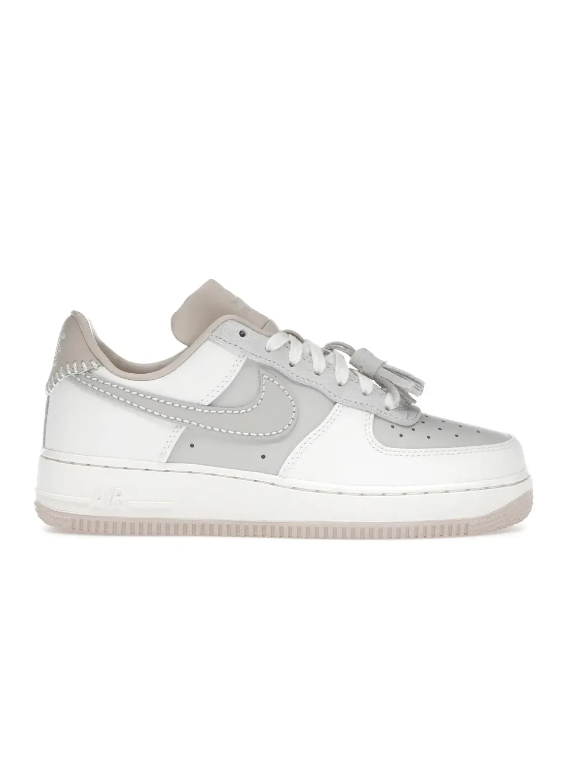 Женские кроссовки с замшей и кисточками Nike Air Force 1 Low '07 — изображение 1 из 4, светлый//розовый/светлый