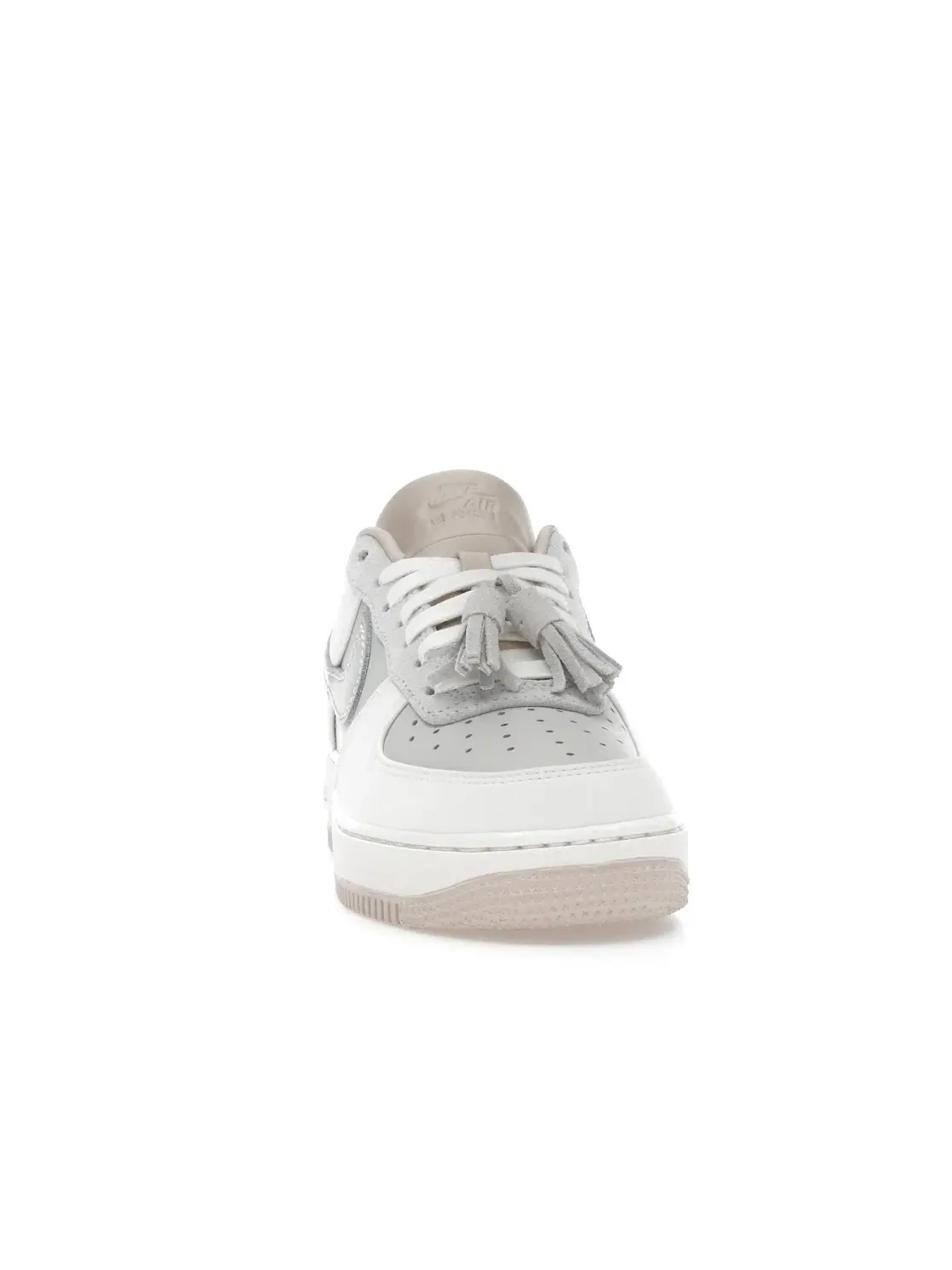 Женские кроссовки с замшей и кисточками Nike Air Force 1 Low '07 — изображение 2 из 4, светлый//розовый/светлый