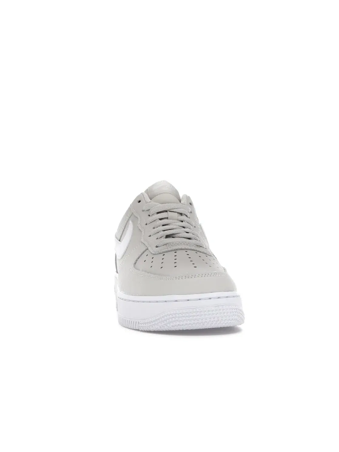 Мужские кроссовки с гладкой кожи Nike Air Force 1 Low '07 — изображение 2 из 4, светлый белый