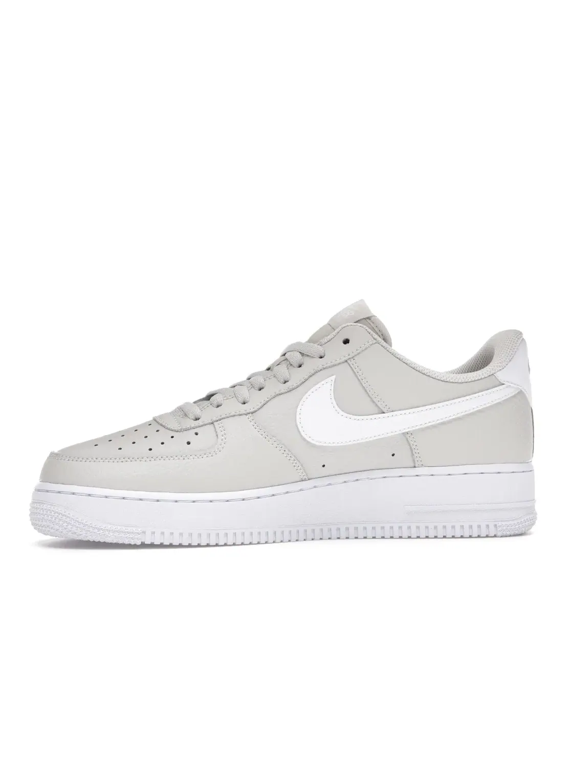 Мужские кроссовки с гладкой кожи Nike Air Force 1 Low '07 — изображение 3 из 4, светлый белый
