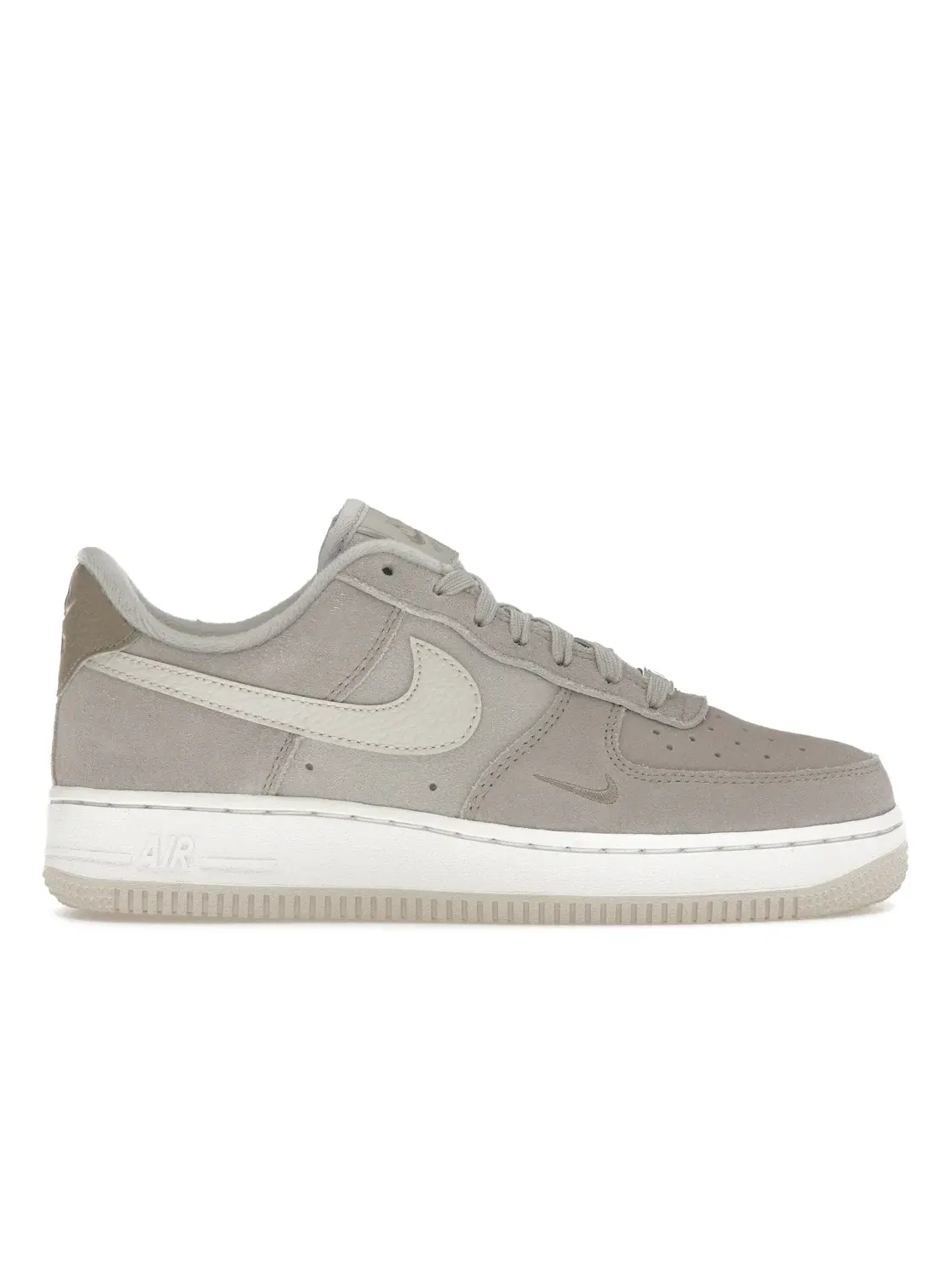 Женские кроссовки Lifestyle Nike Air Force 1 Low '07 — изображение 1 из 4