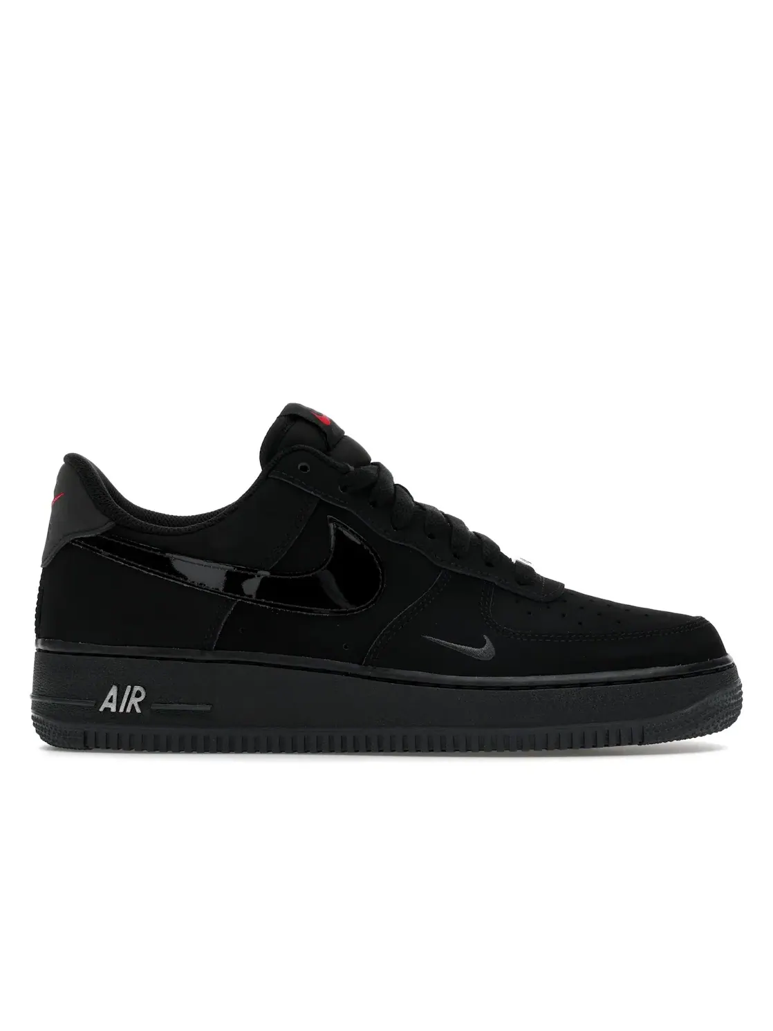 Мужские кроссовки Lifestyle с матовым верхом и глянцевым Swoosh Nike Air Force 1 Low '07 LV8 — изображение 1 из 4