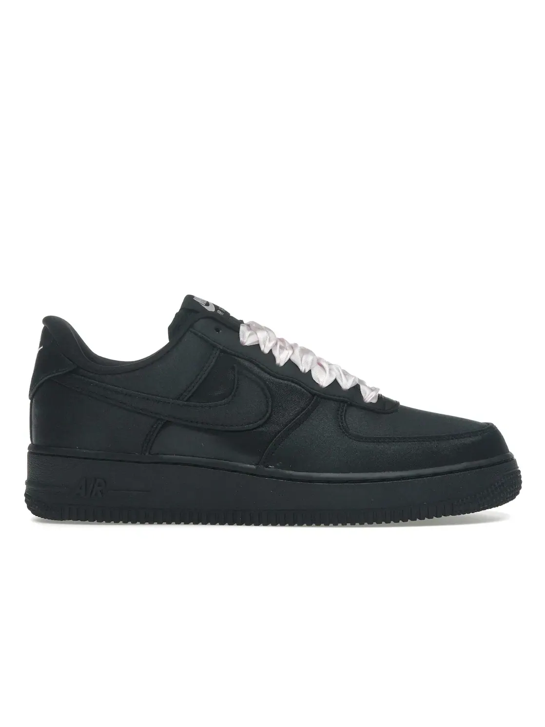 Женские кроссовки Lifestyle с сатиновыми элементами Nike Air Force 1 Low '07 LV8 — изображение 1 из 4, черный/черный/розовый