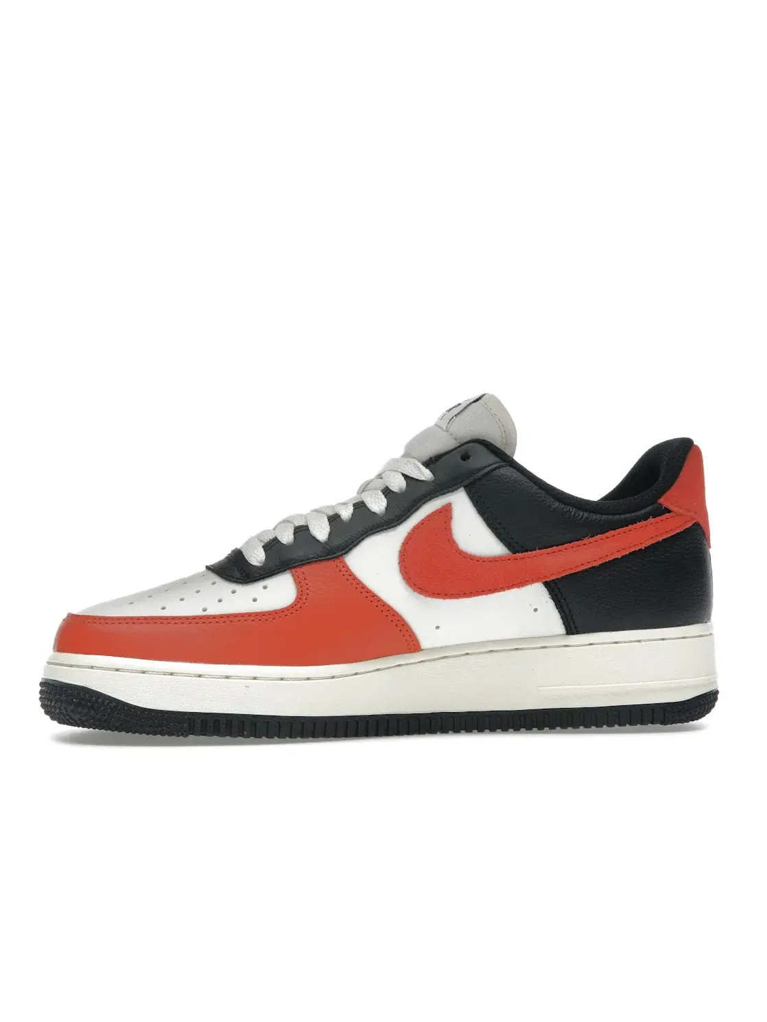 Мужские кроссовки с кожаным верхом Nike Air Force 1 Low '07 LV8 — изображение 3 из 4