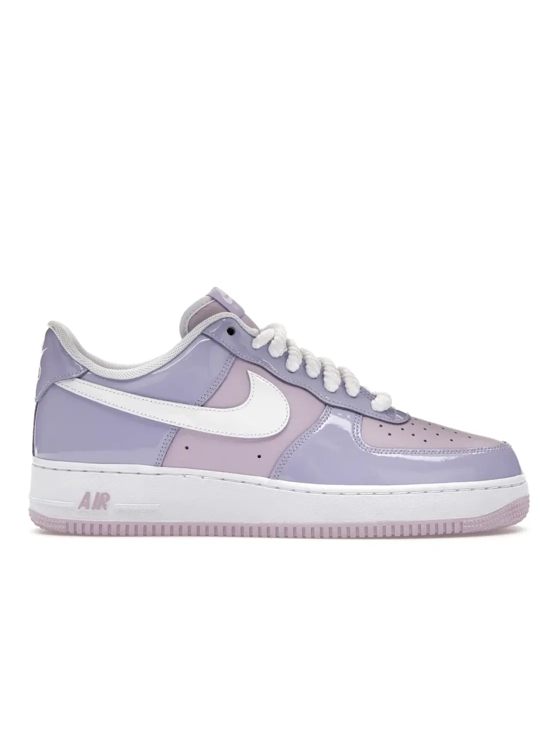 Мужские кроссовки lifestyle с патентом Nike Air Force 1 Low '07 LV8 — изображение 1 из 4, белый