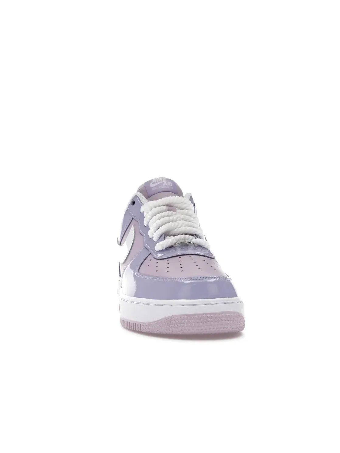 Мужские кроссовки lifestyle с патентом Nike Air Force 1 Low '07 LV8 — изображение 2 из 4, белый