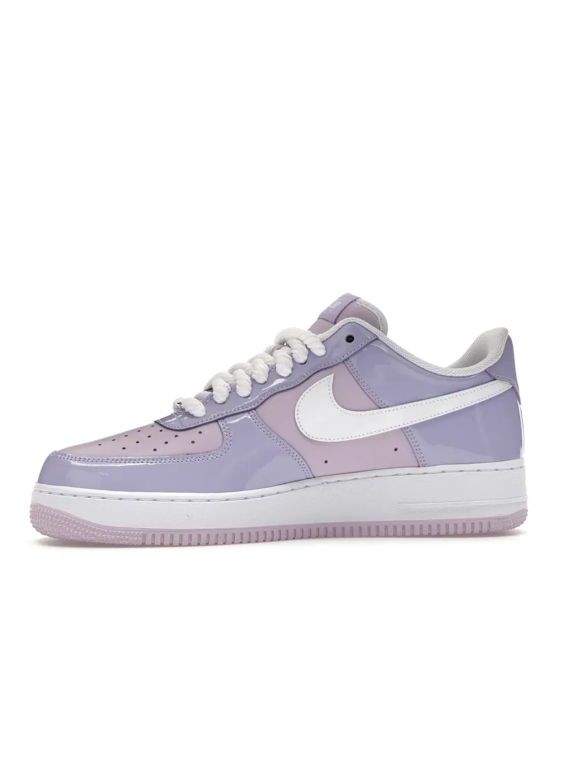 Мужские кроссовки lifestyle с патентом Nike Air Force 1 Low '07 LV8 — изображение 3 из 4, белый