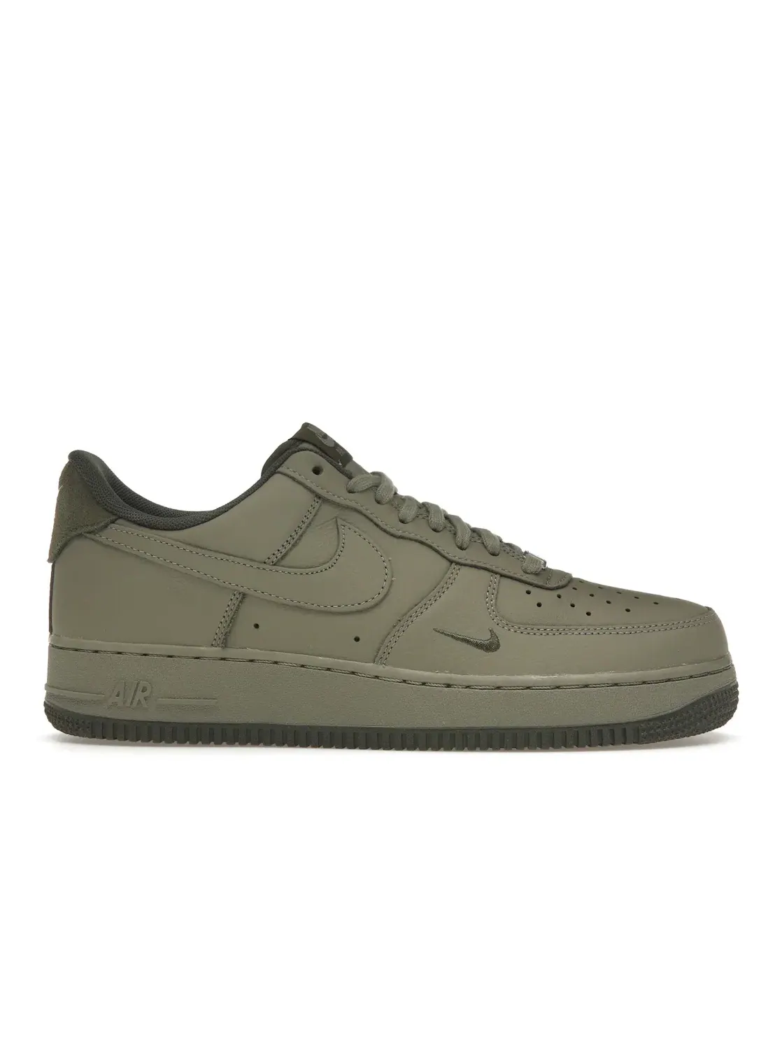 Мужские кроссовки Lifestyle с военным принтом Nike Air Force 1 Low '07 LV8 — изображение 1 из 4, светлый хаки светлый