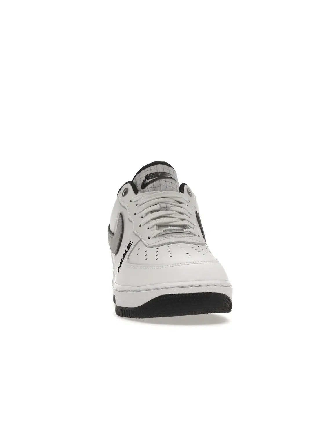 Мужские кроссовки с кожаным верхом Nike Air Force 1 Low '07 LV8 — изображение 2 из 4, белый/черный/серый-белый