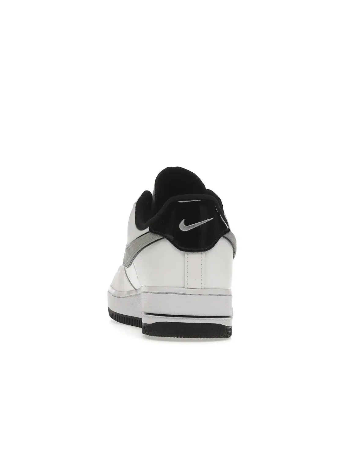 Мужские кроссовки с кожаным верхом Nike Air Force 1 Low '07 LV8 — изображение 4 из 4, белый/черный/серый-белый
