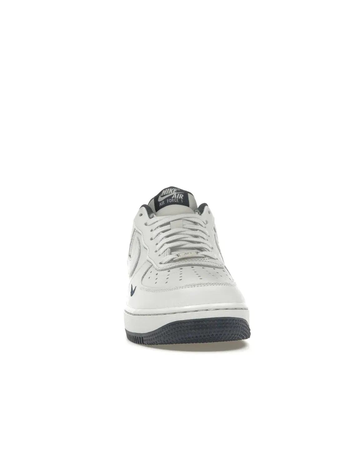 Мужские кроссовки lifestyle Nike Air Force 1 Low '07 LV8, Photon Dust/Photon Dust/Obsidian — изображение 2 из 4