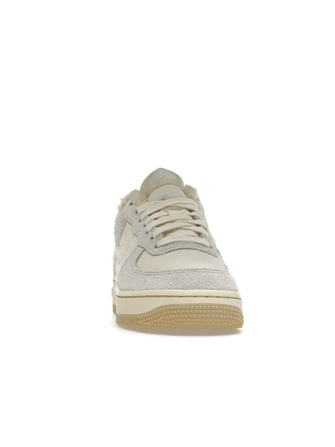 Женские кроссовки Lifestyle с отделкой шерпа Nike Air Force 1 Low '07 LV8 — изображение 2 из 4, бледный слоновая кость