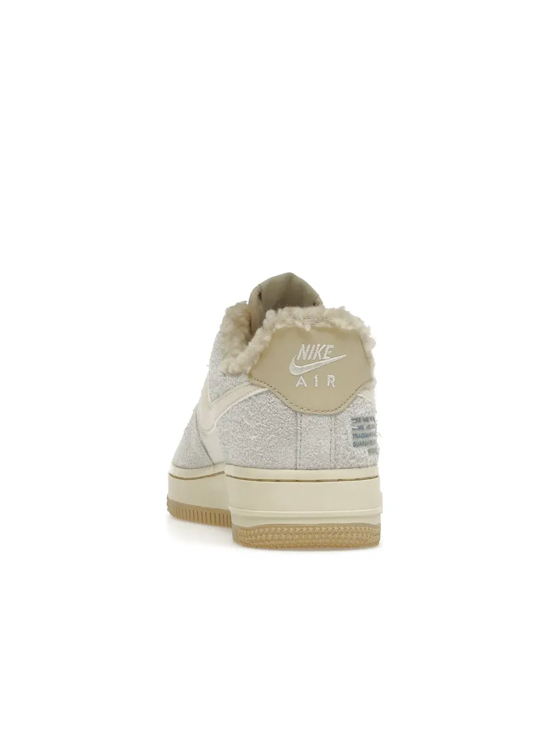 Женские кроссовки Lifestyle с отделкой шерпа Nike Air Force 1 Low '07 LV8 — изображение 4 из 4, бледный слоновая кость