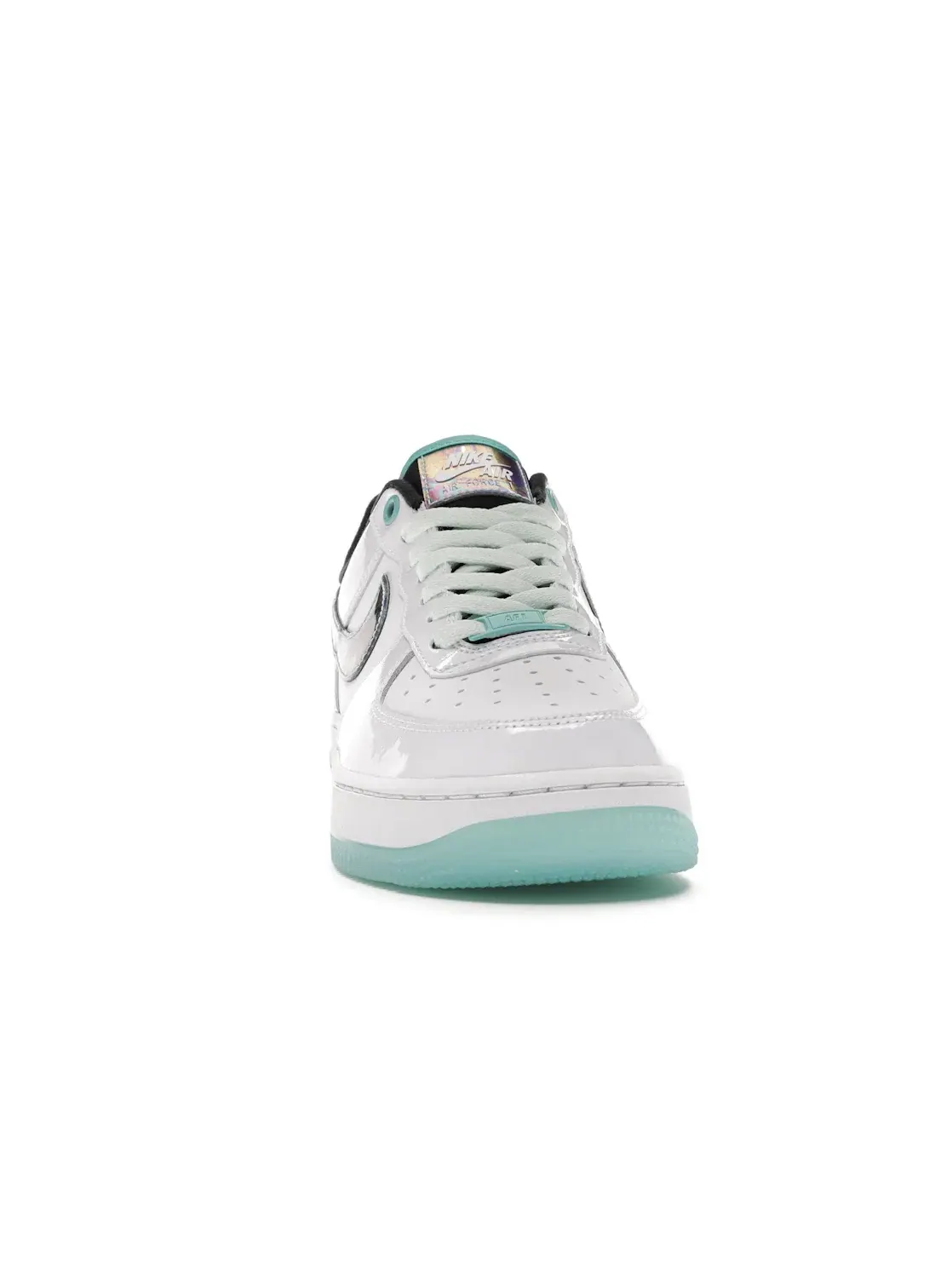 Мужские кроссовки с перфорацией Nike Air Force 1 Low '07 LV8 — изображение 2 из 4, белый