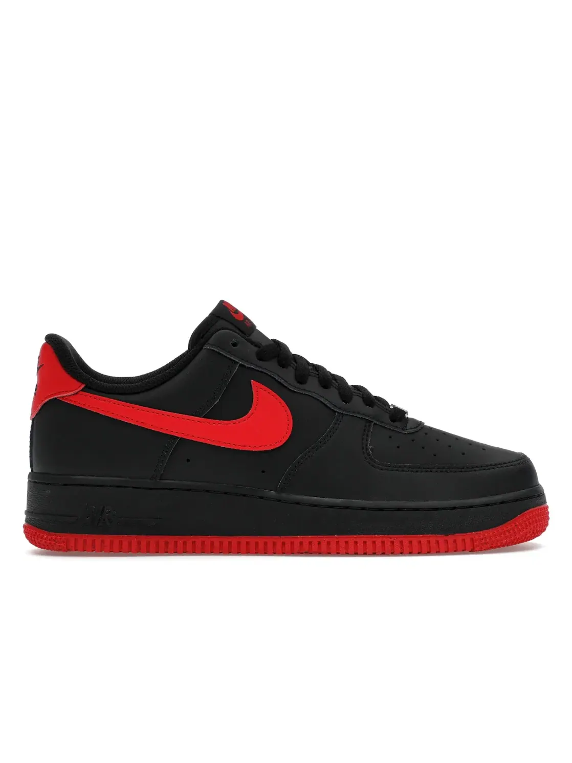 Мужские кроссовки для повседневной носки с замшевым верхом Nike Air Force 1 Low '07 LV8 — изображение 1 из 4, черный/красный