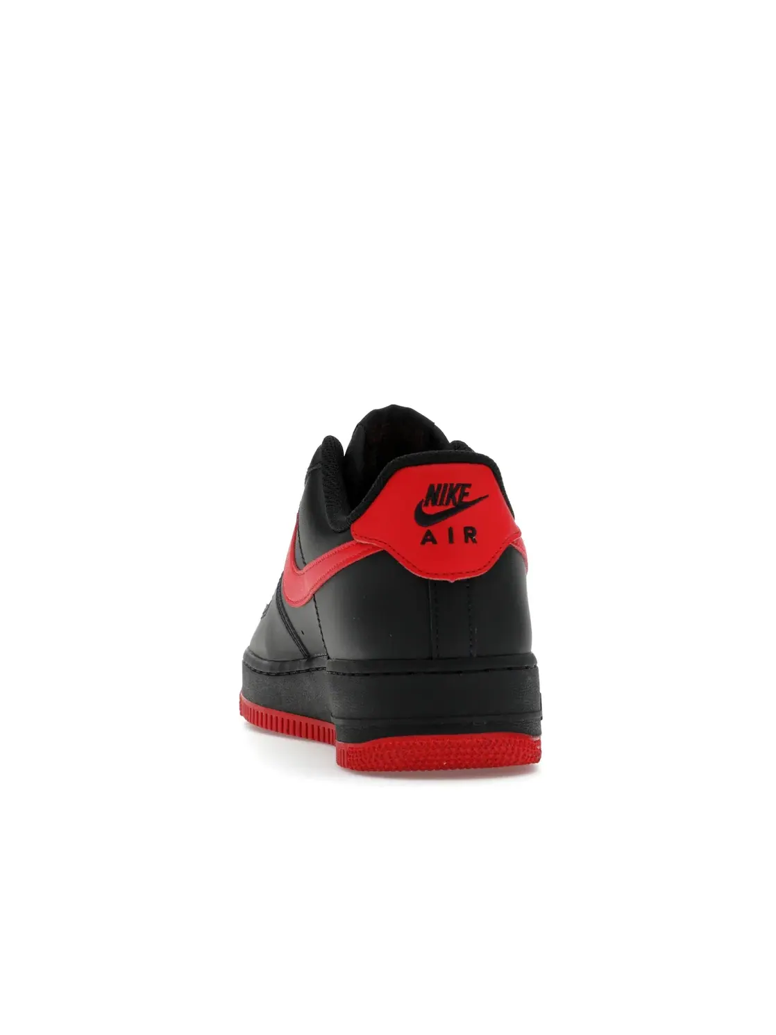 Мужские кроссовки для повседневной носки с замшевым верхом Nike Air Force 1 Low '07 LV8 — изображение 4 из 4, черный/красный
