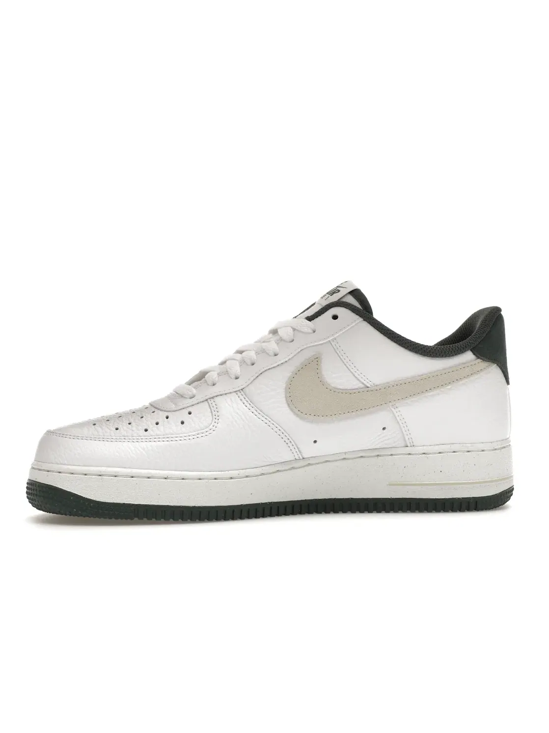 Мужские кроссовки Lifestyle Nike Air Force 1 Low '07 LV8 — изображение 3 из 4, белый//винтажный зеленый