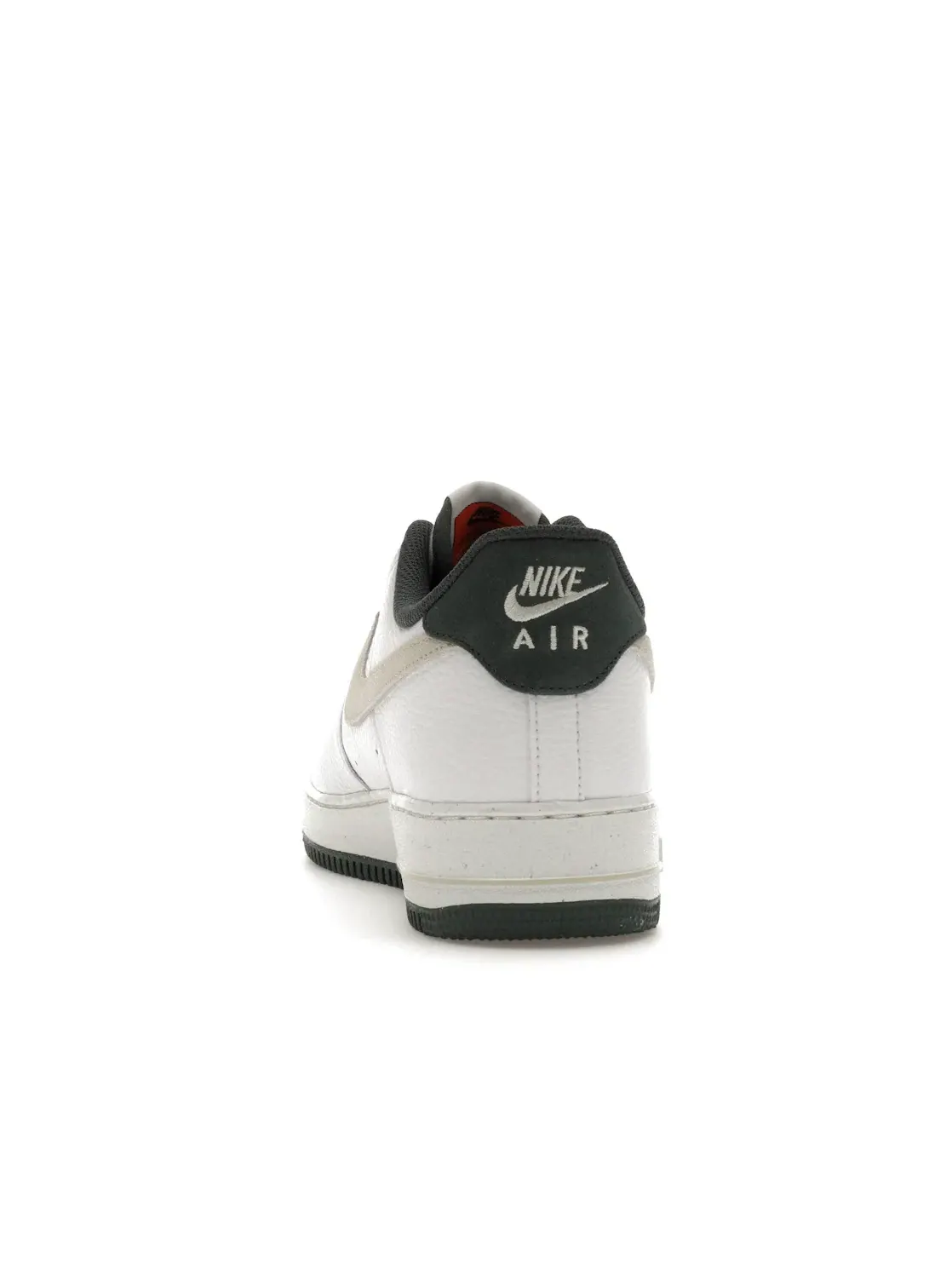 Мужские кроссовки Lifestyle Nike Air Force 1 Low '07 LV8 — изображение 4 из 4, белый//винтажный зеленый