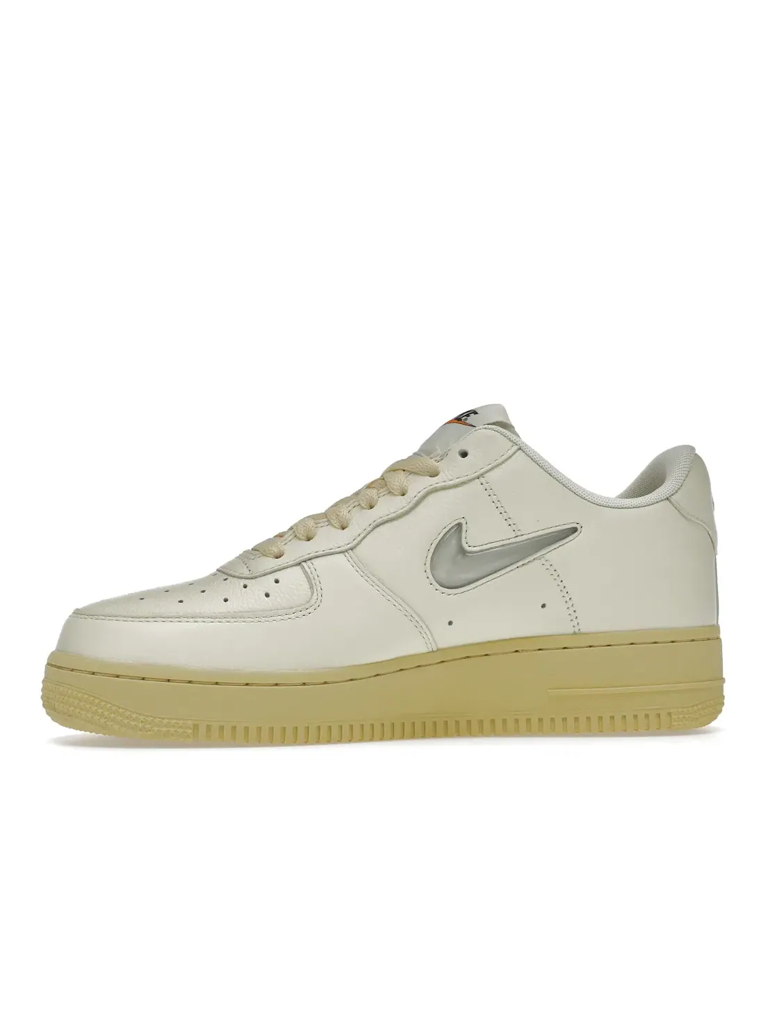 Женские кроссовки Lifestyle Nike Air Force 1 Low '07 LX, Coconut Milk/Light Bone-Lemon Wash — изображение 3 из 4