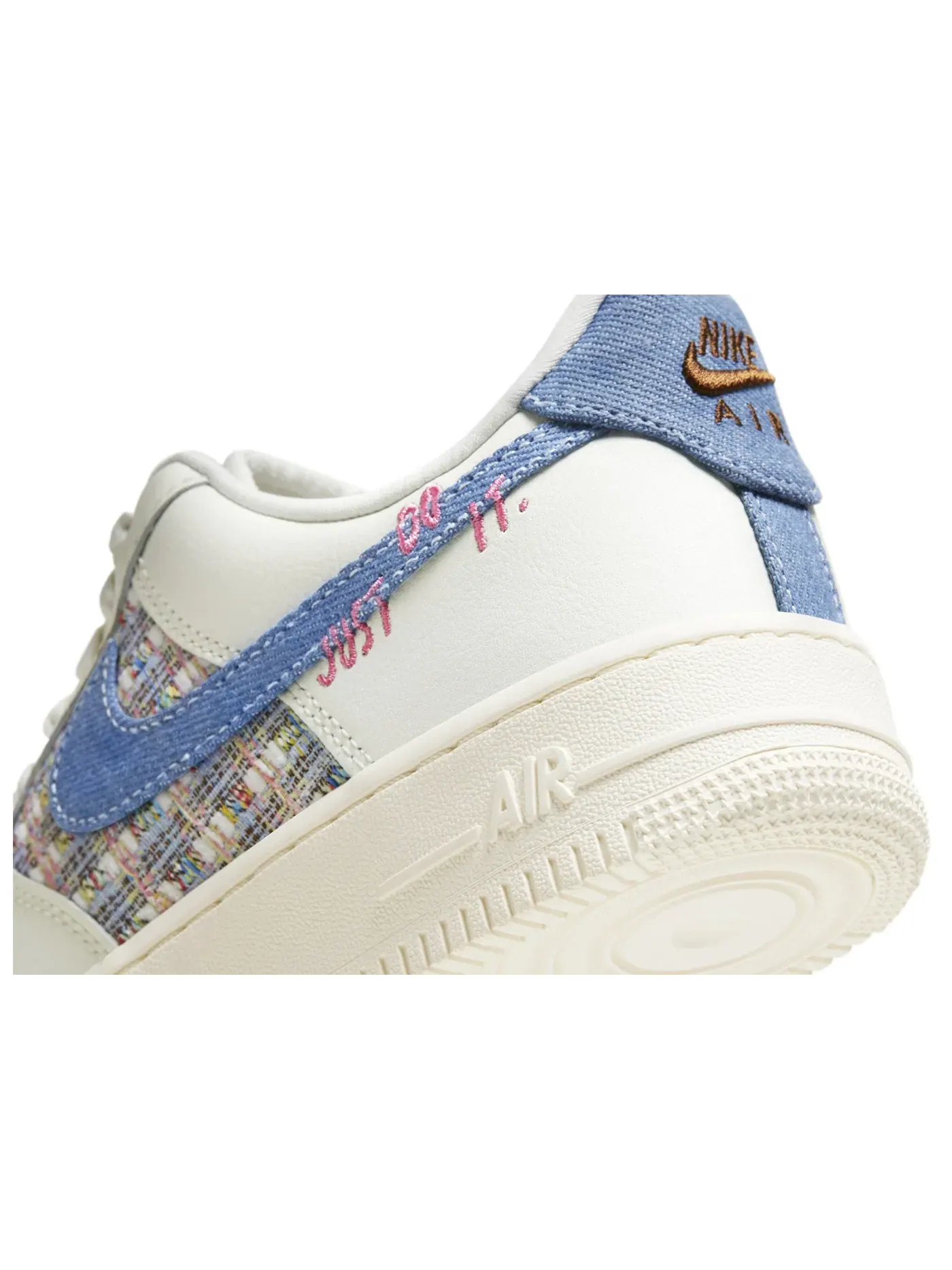 Женские кроссовки Lifestyle Nike Air Force 1 Low '07 LX — изображение 5 из 5