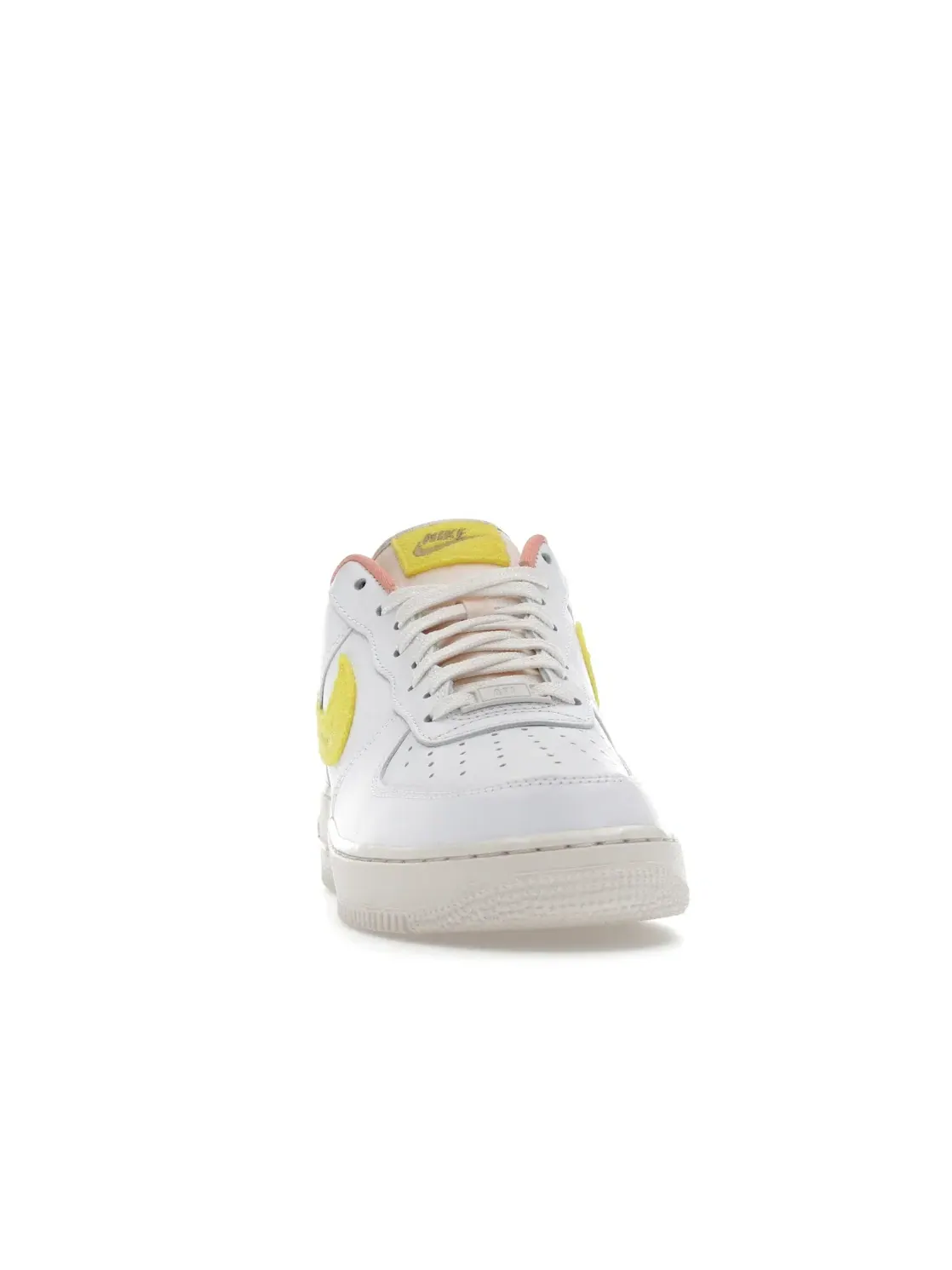 Женские кроссовки Lifestyle Nike Air Force 1 Low '07 LX Mini Mama — изображение 2 из 4, белый//белый/желтый