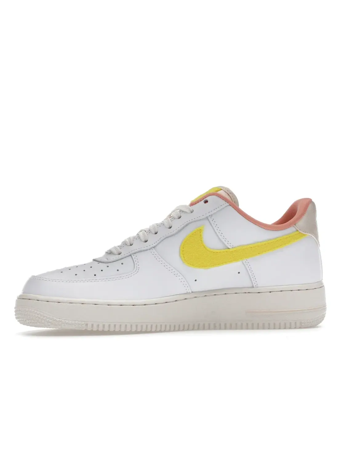 Женские кроссовки Lifestyle Nike Air Force 1 Low '07 LX Mini Mama — изображение 3 из 4, белый//белый/желтый