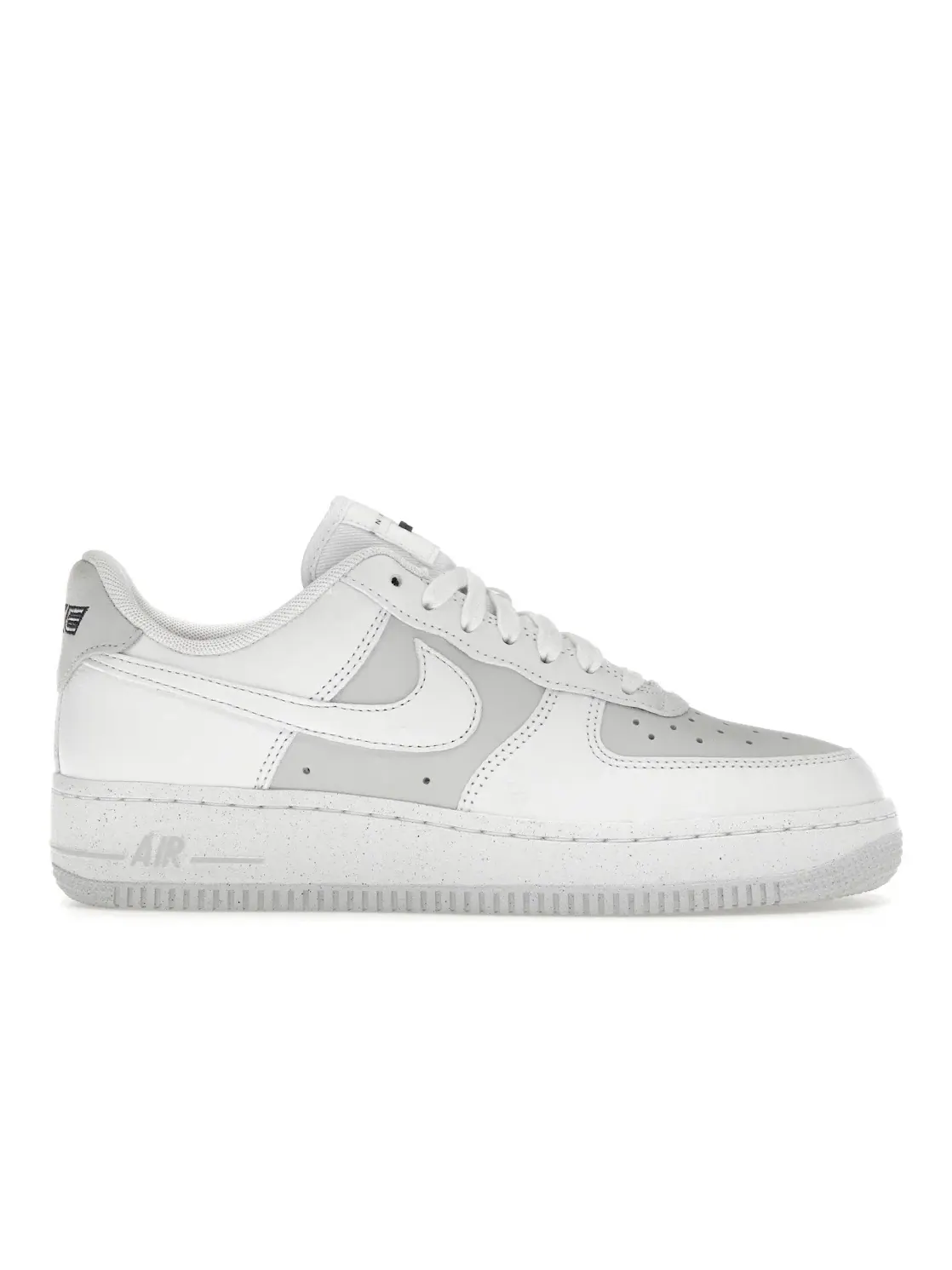 Женские кроссовки с перфорацией Nike Air Force 1 Low '07 LX Nike — изображение 1 из 4
