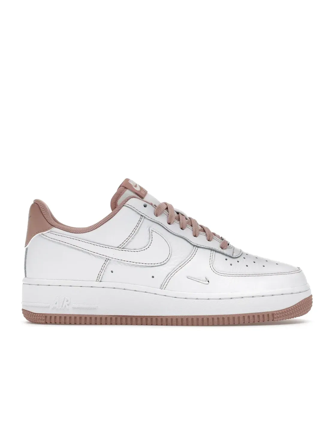 Женские кроссовки Lifestyle Nike Air Force 1 Low '07 — изображение 1 из 4