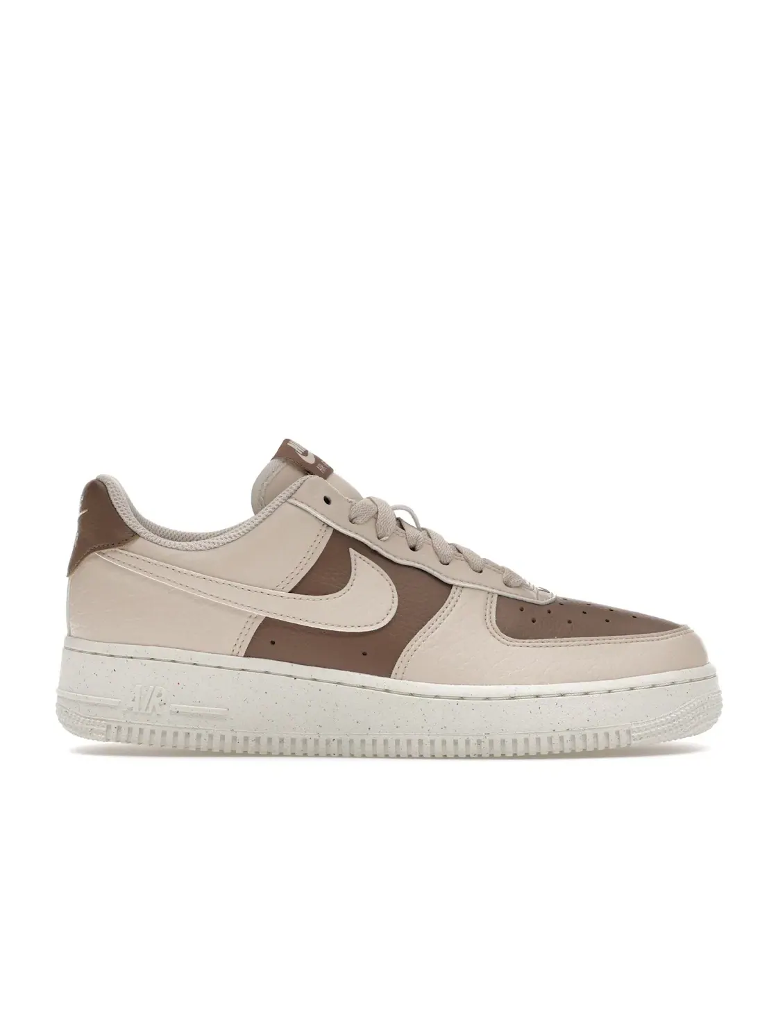 Женские кроссовки Lifestyle Nike Air Force 1 Low '07 — изображение 1 из 4