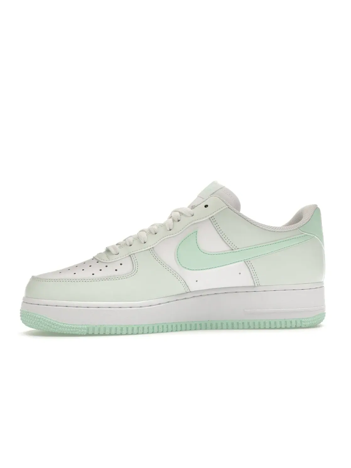 Мужские кроссовки с замшевой отделкой Nike Air Force 1 Low '07 — изображение 3 из 4, зеленый//белый