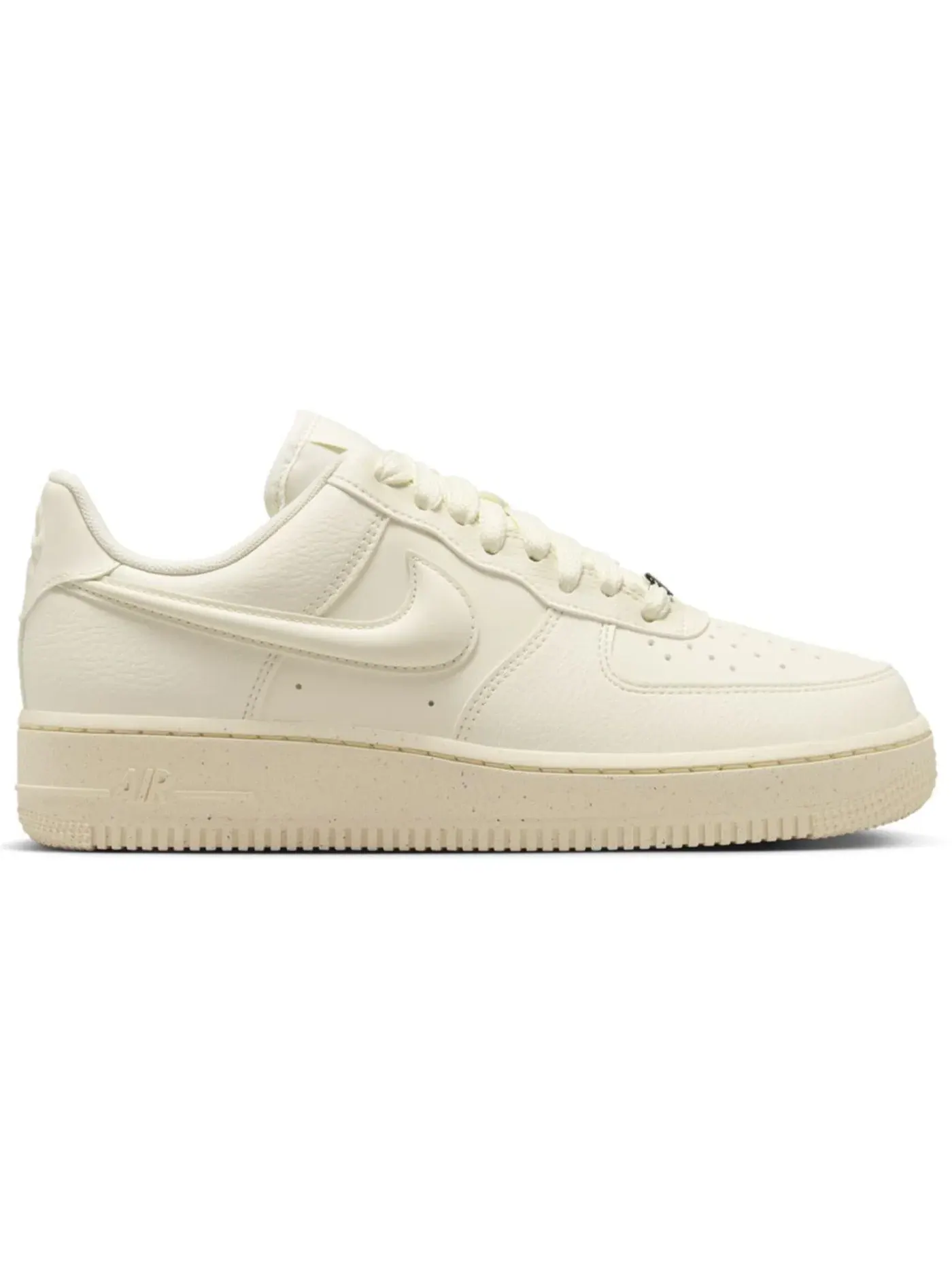 Женские кроссовки с длинным язычком Nike Air Force 1 Low '07 Next Nature — изображение 1 из 1, кокосовое молоко