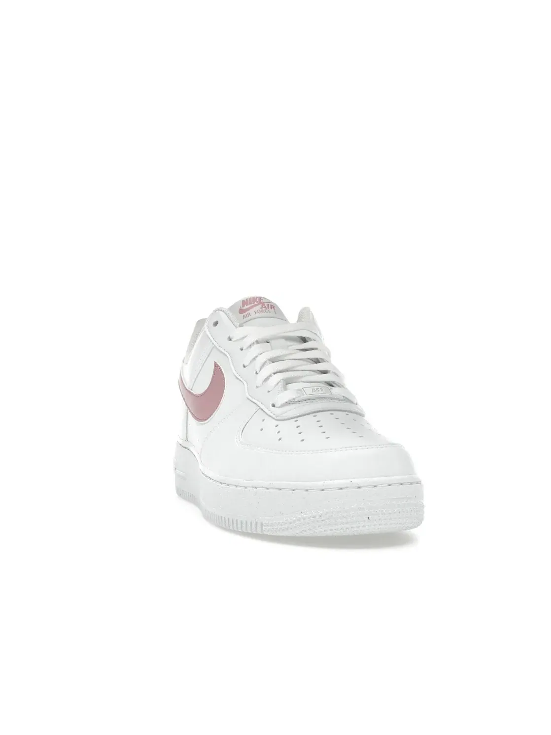 Женские кроссовки Lifestyle Nike Air Force 1 Low '07 Next Nature — изображение 2 из 4, белый/розовый