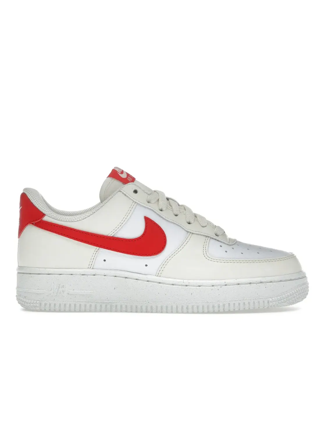 Женские кроссовки Lifestyle Nike Air Force 1 Low '07 — изображение 1 из 4