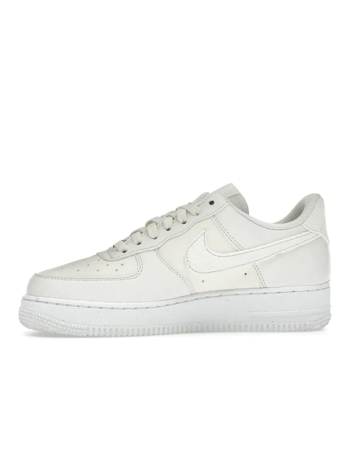 Женские кроссовки Nike Air Force 1 Low '07 Next Nature — изображение 3 из 4, белый