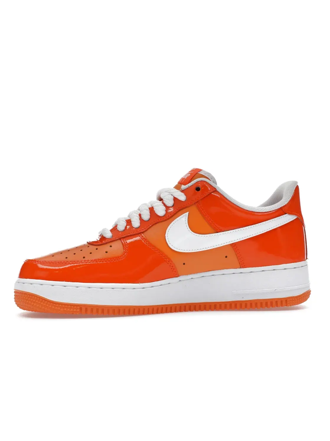 Мужские кроссовки с патентованной кожей Nike Air Force 1 Low '07 — изображение 3 из 4, оранжевый/белый