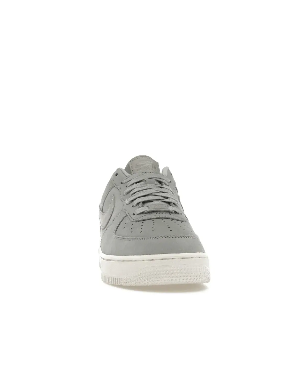 Женские кроссовки с длинным язычком Nike Air Force 1 Low '07 PRM — изображение 2 из 4, серый белый