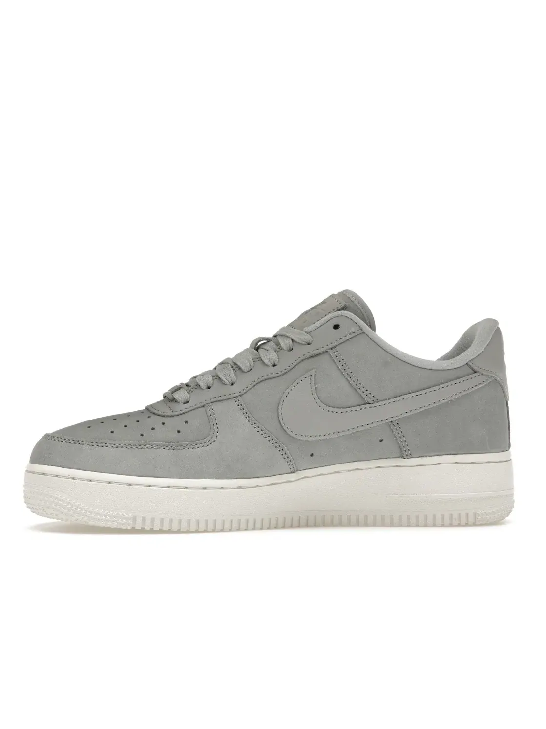 Женские кроссовки с длинным язычком Nike Air Force 1 Low '07 PRM — изображение 3 из 4, серый белый