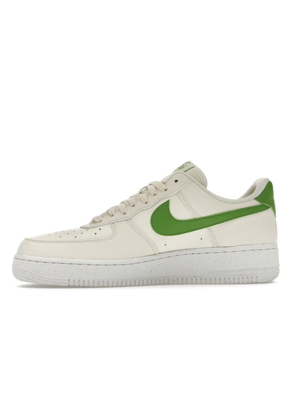 Женские кроссовки Lifestyle Nike Air Force 1 Low '07 SE — изображение 3 из 4, черный
