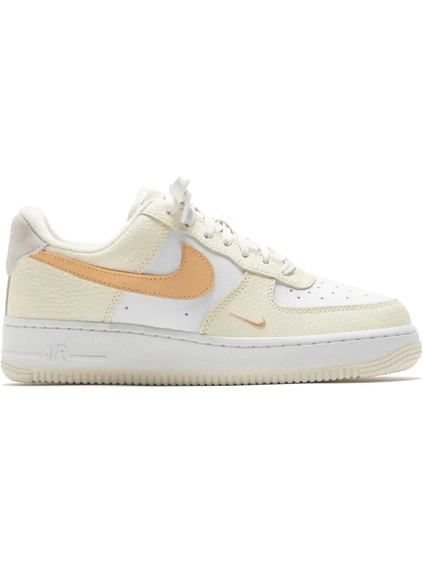 Женские кроссовки с низким силуэтом Nike Air Force 1 Low '07 SE Nike — изображение 1 из 1, светлый/белый